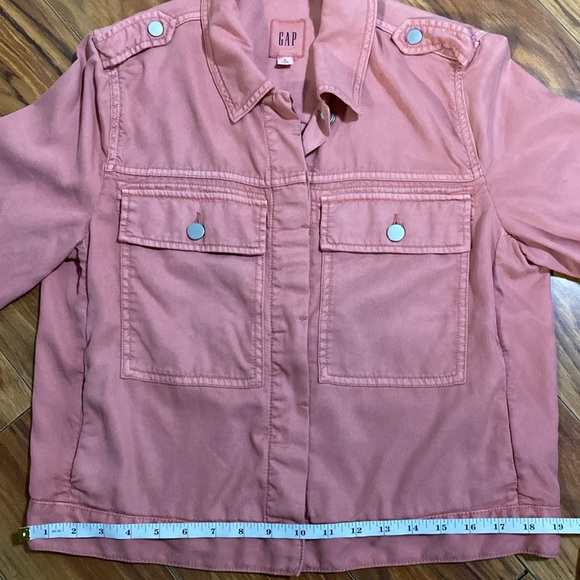 Gap lightweight pink jacket, size medium. - Picture 10 of 14